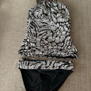 Tommy Bahama Extra Small Black and White Animal Print Tankini Set